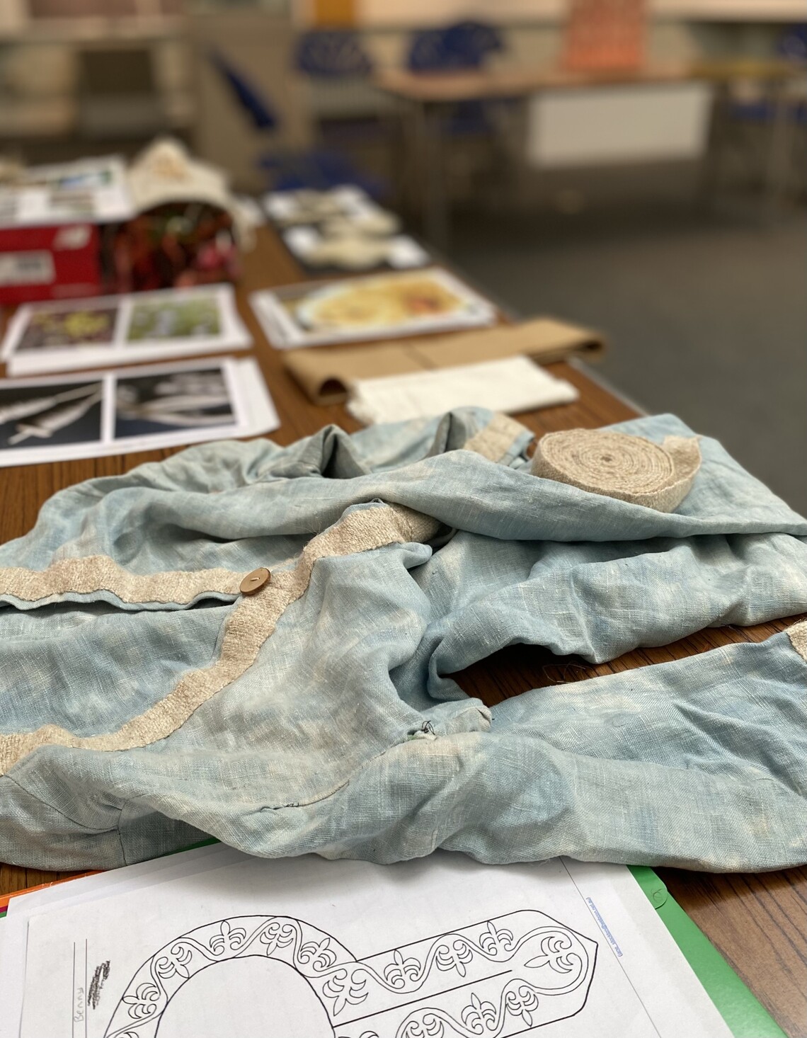 A table with various fibres and linen textiles from the Saxon period